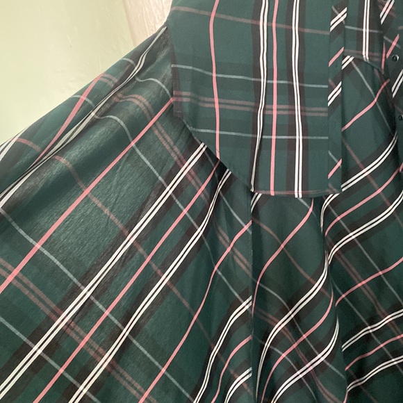 Asymmetrical button down dress shirt New York & Company - Picture 2 of 5